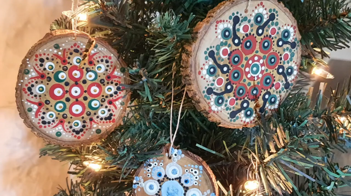 Wood Slice Christmas Ornaments (Three Ways)